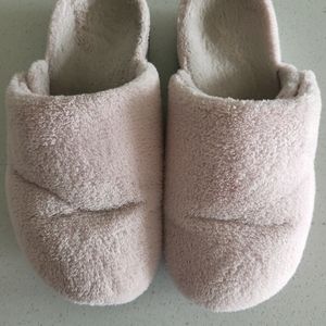 Vionic pink slippers size 7